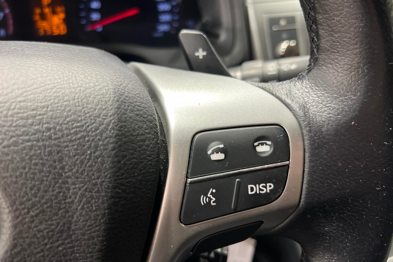 Toyota Avensis iso kuva 15