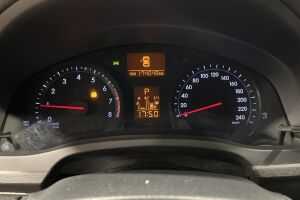 Toyota Avensis esikatselu 16