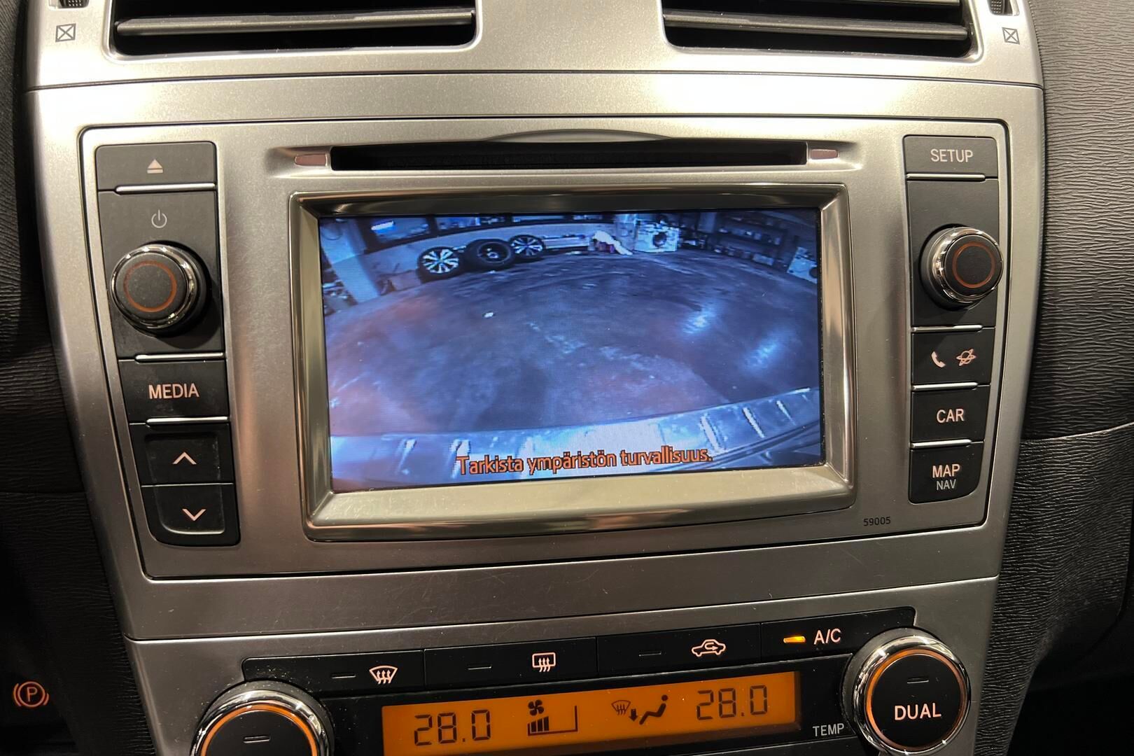 Toyota Avensis iso kuva 18