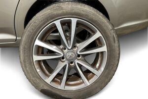 Toyota Avensis esikatselu 19