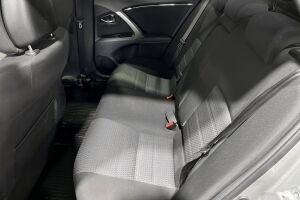 Toyota Avensis esikatselu 10