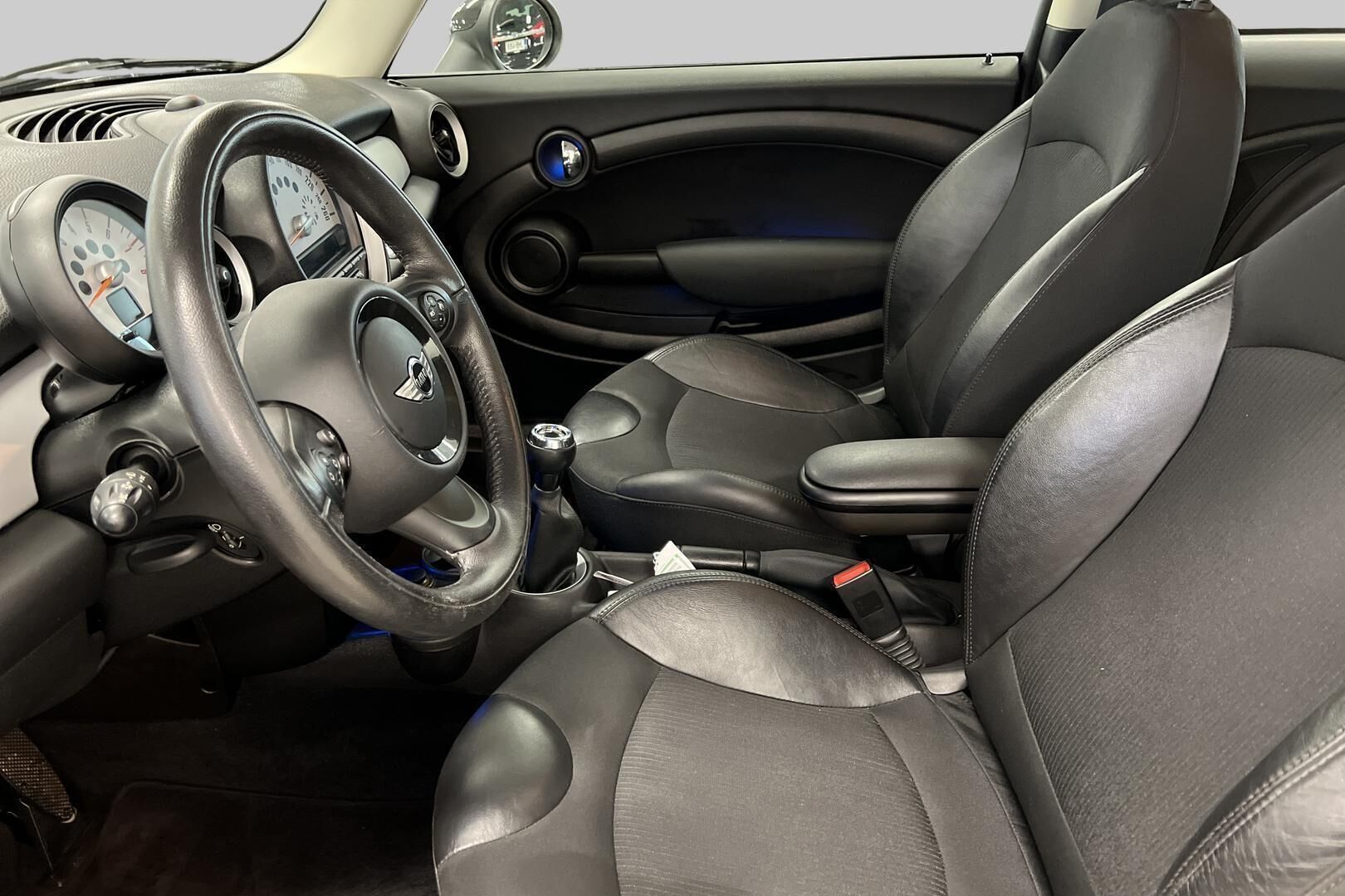 MINI Cooper iso kuva 8