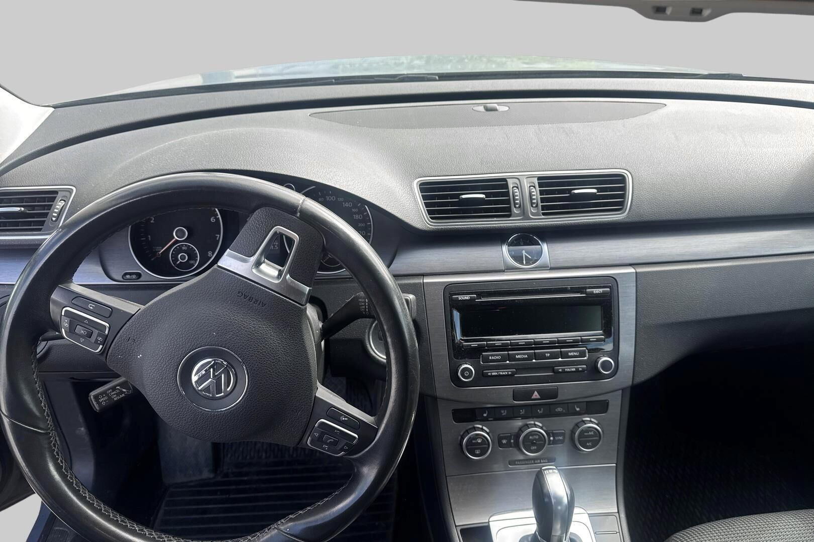 Volkswagen Passat iso kuva 1