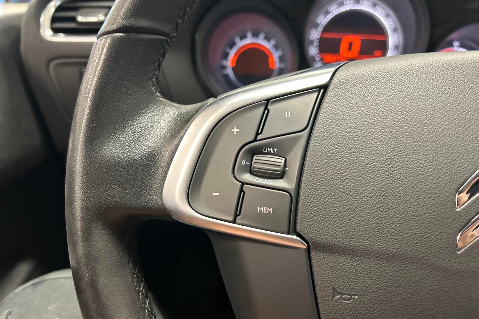 Citroen C4 iso kuva 15