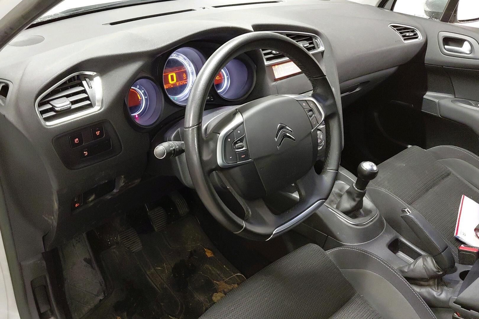 Citroen C4 iso kuva 2