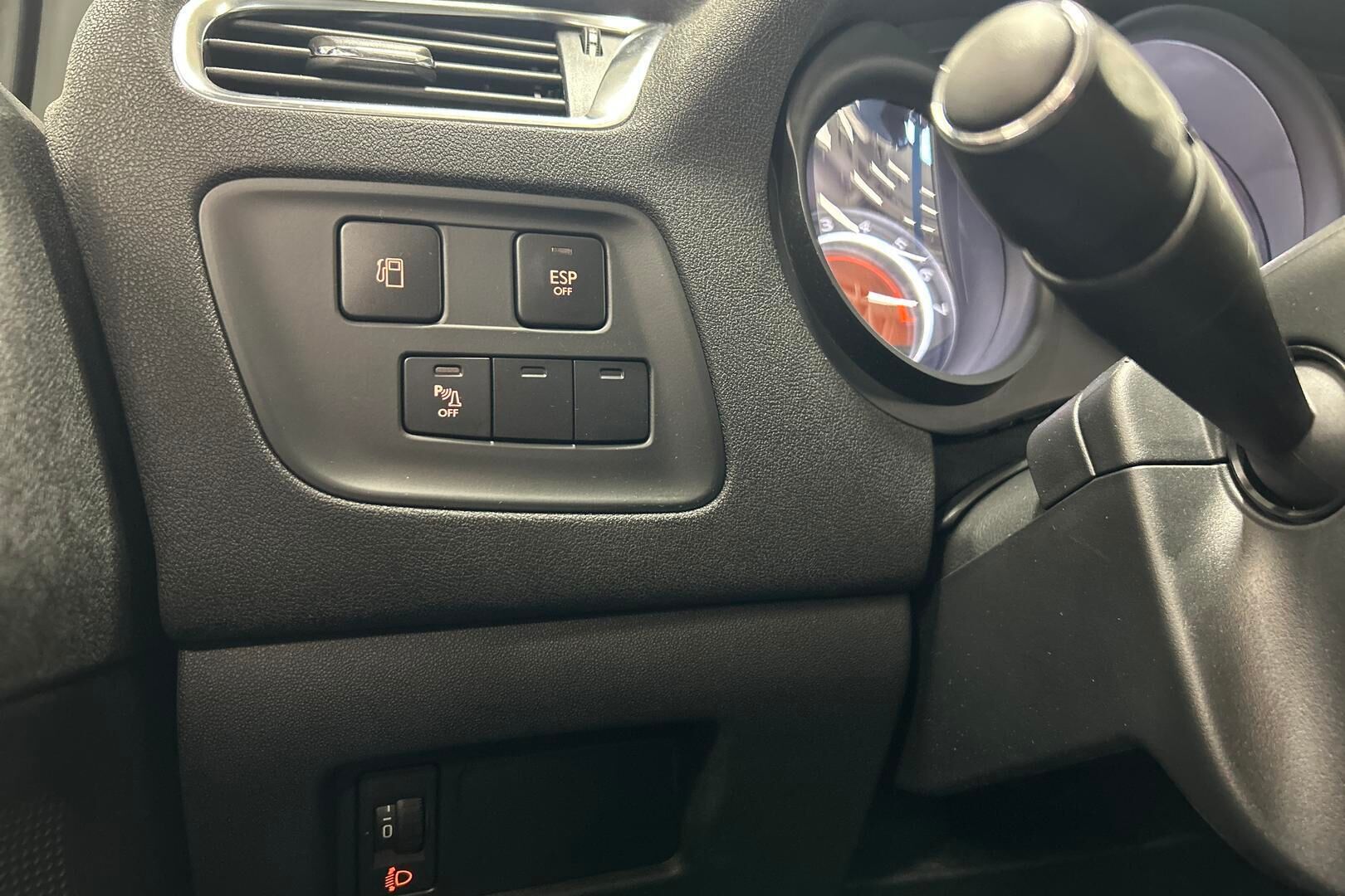 Citroen C4 iso kuva 21