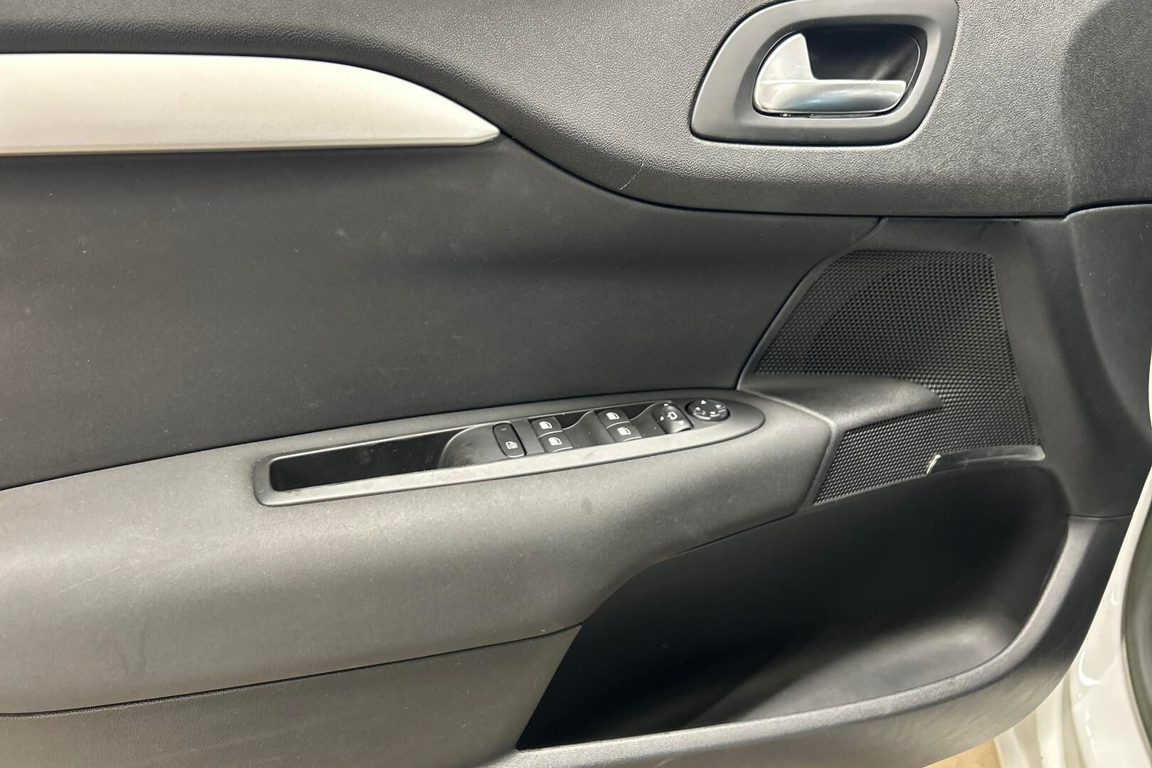 Citroen C4 iso kuva 22