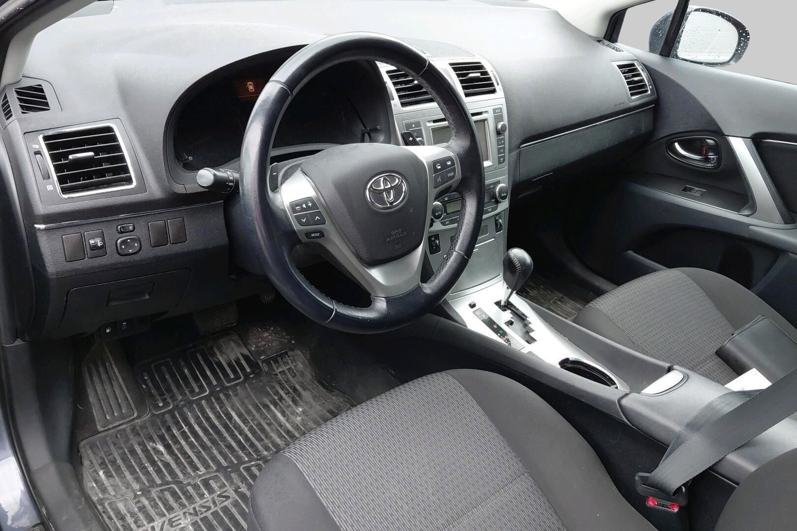 Toyota Avensis iso kuva 0