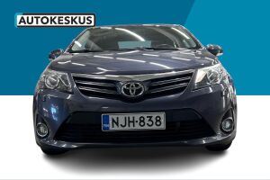 Toyota Avensis esikatselu 1