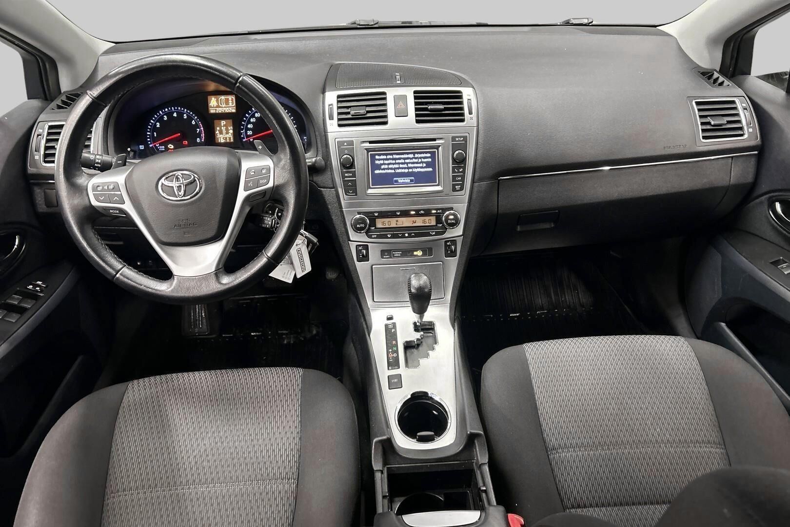 Toyota Avensis iso kuva 10