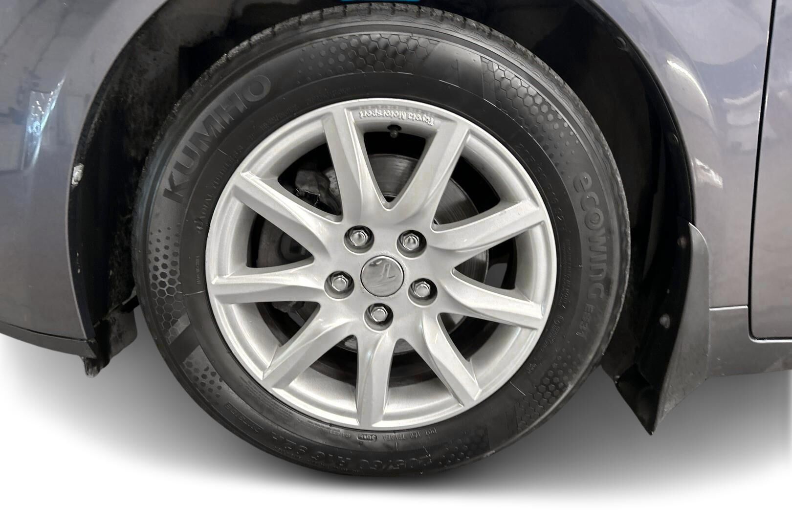 Toyota Avensis iso kuva 12