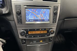 Toyota Avensis esikatselu 14