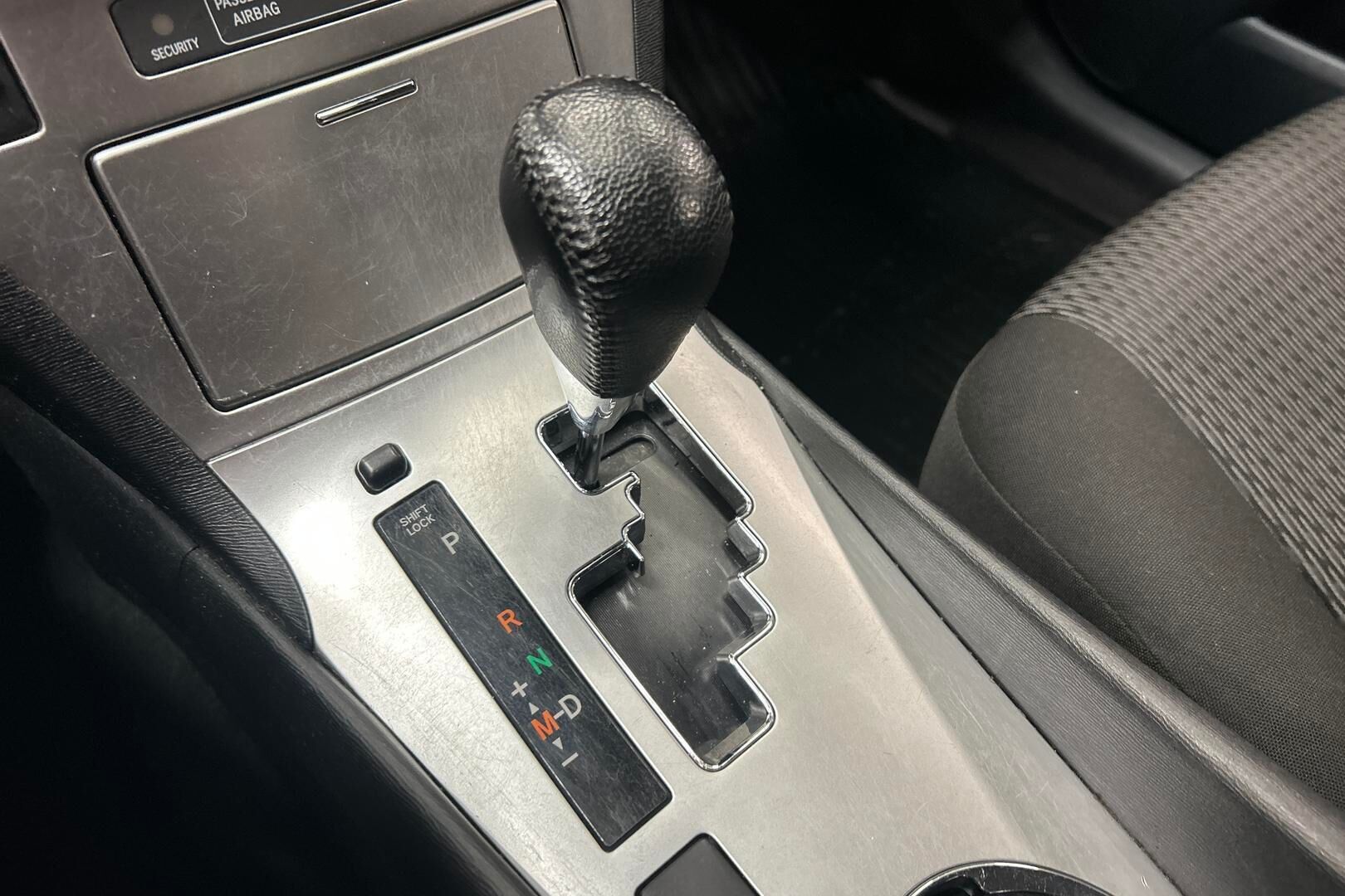 Toyota Avensis iso kuva 15