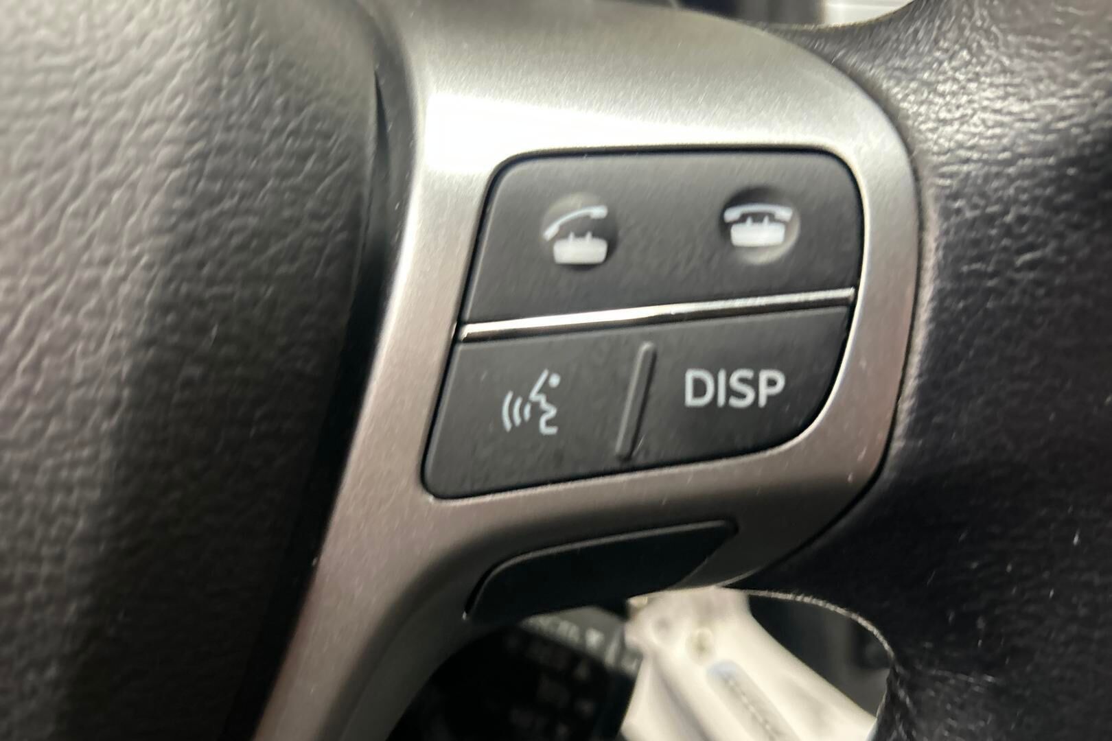 Toyota Avensis iso kuva 16