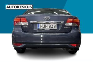 Toyota Avensis esikatselu 5