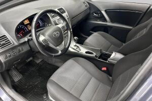 Toyota Avensis esikatselu 8