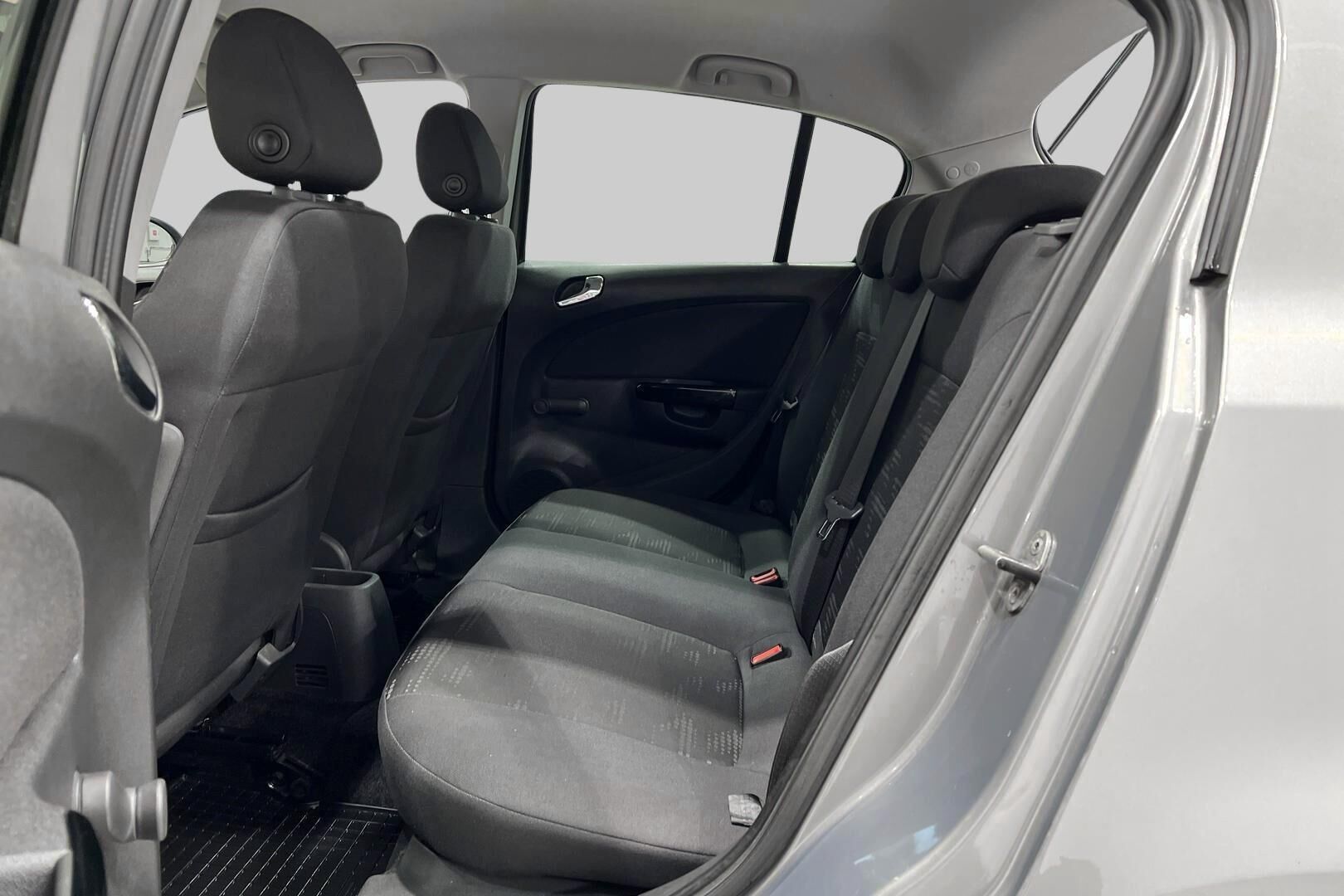 Opel Corsa iso kuva 10