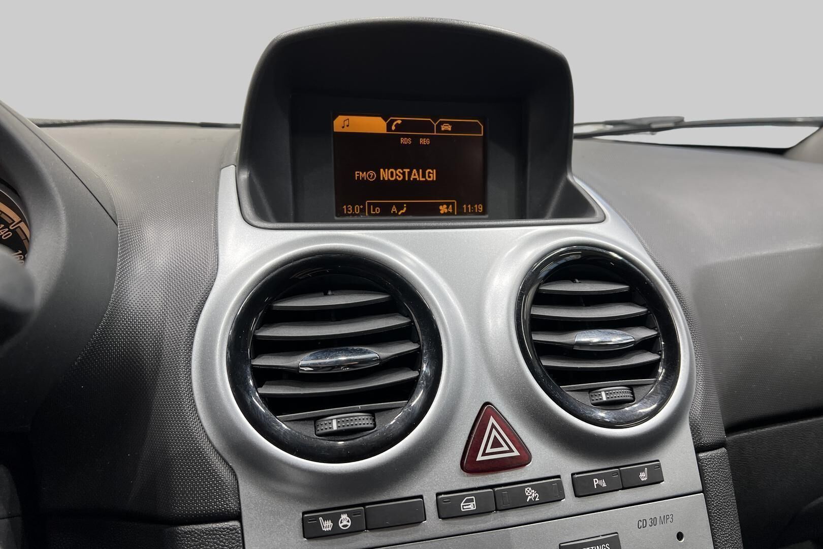 Opel Corsa iso kuva 15