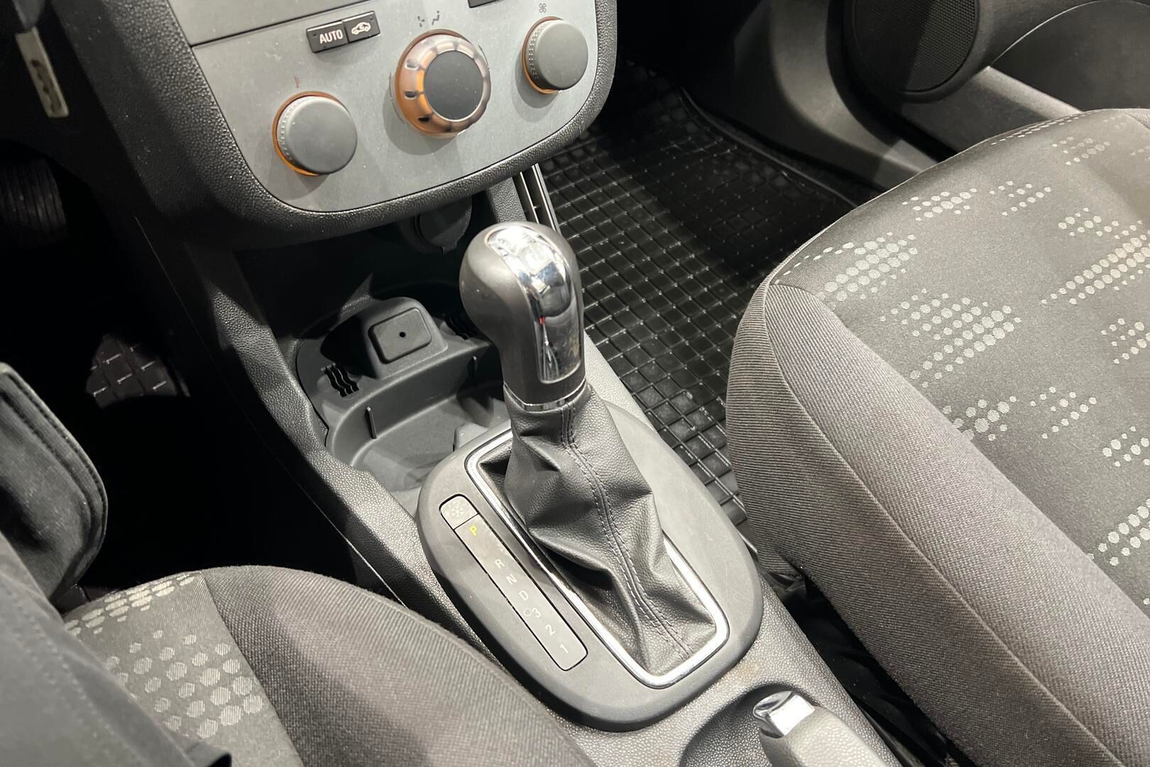 Opel Corsa iso kuva 17