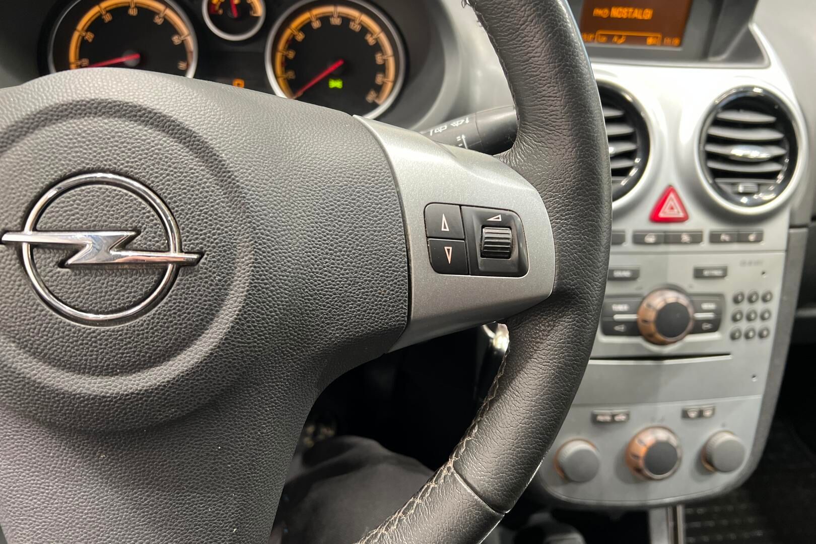 Opel Corsa iso kuva 18