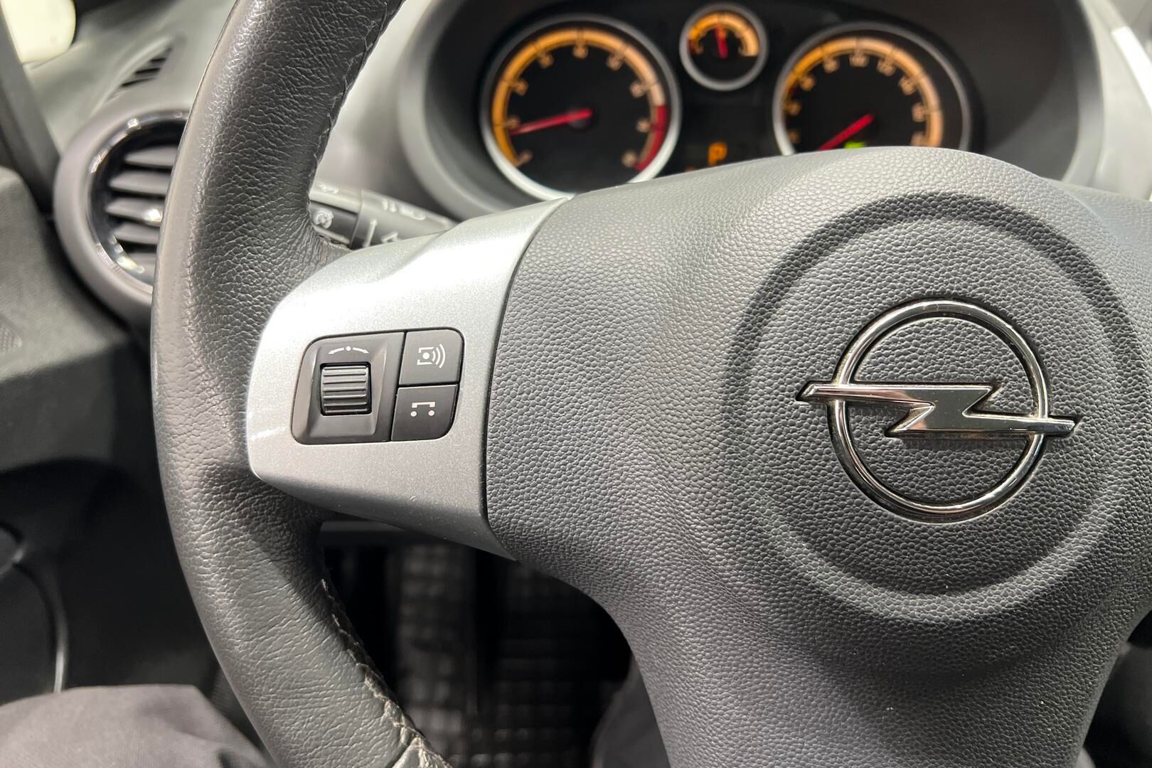 Opel Corsa iso kuva 19