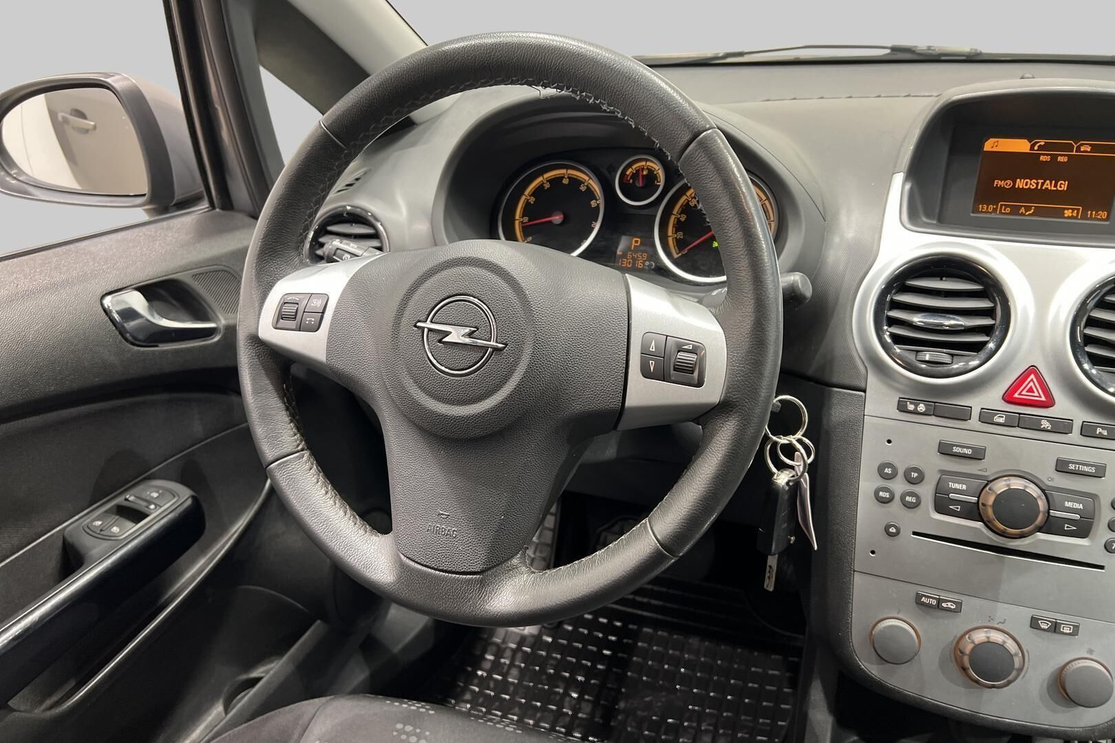 Opel Corsa iso kuva 22