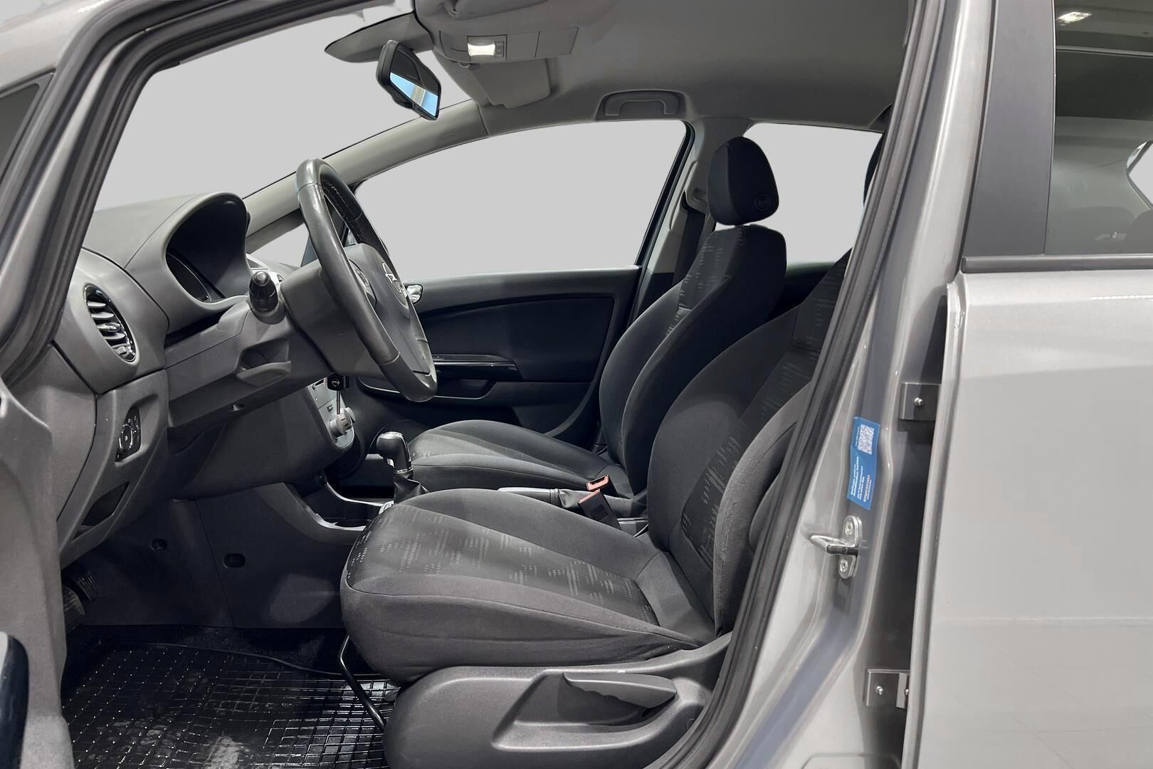 Opel Corsa iso kuva 9