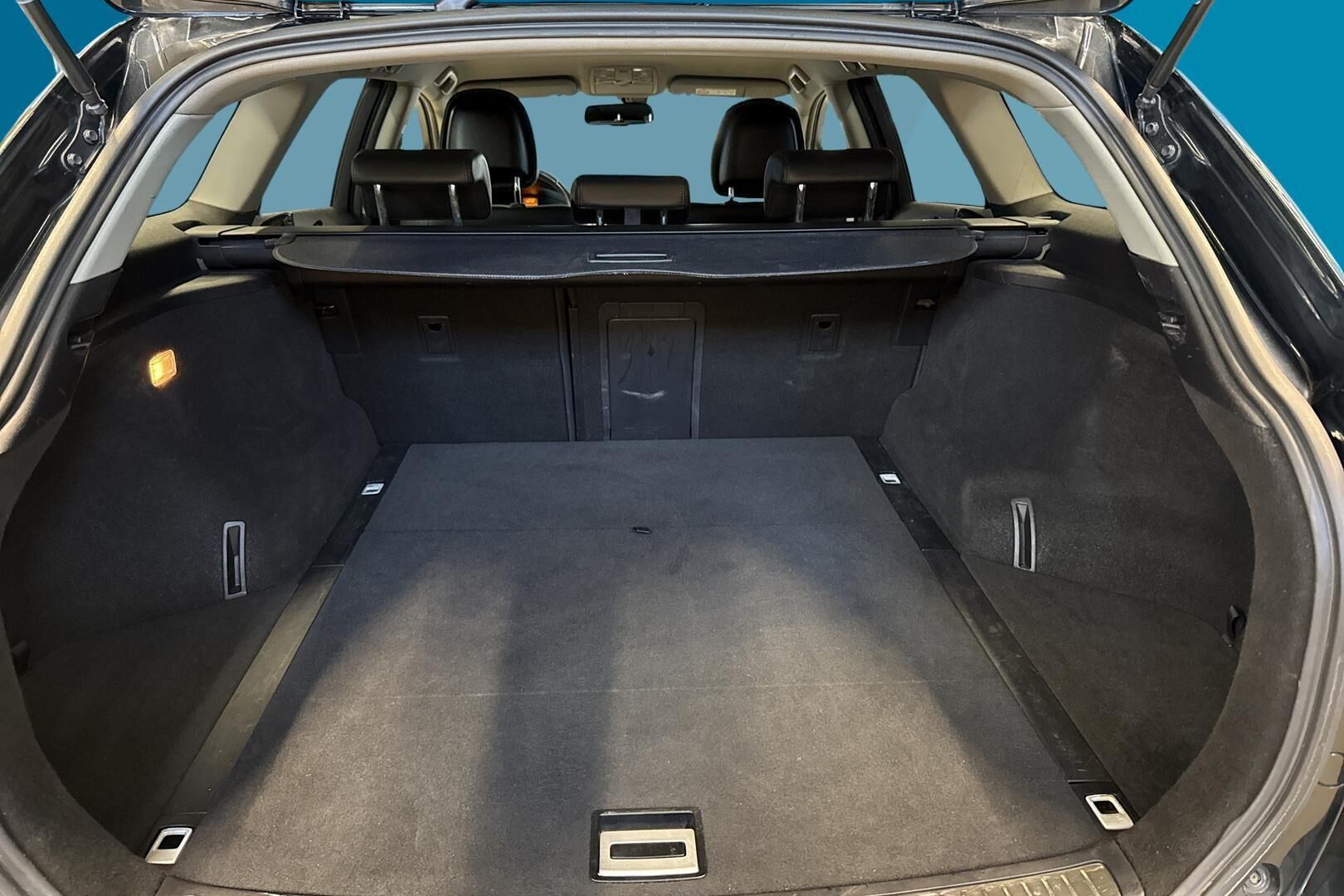 Toyota Avensis iso kuva 12
