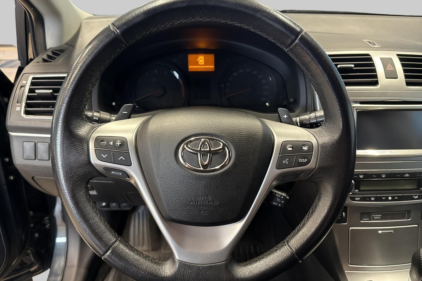 Toyota Avensis iso kuva 18