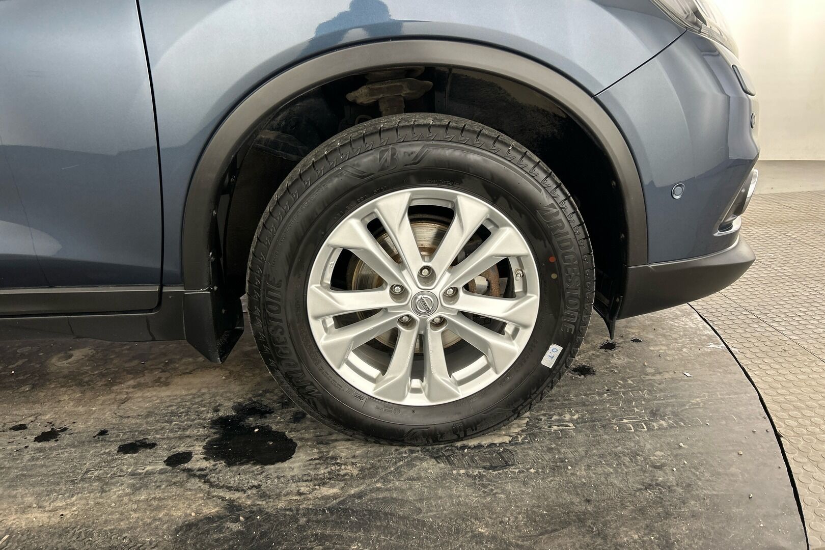Nissan X-Trail iso kuva 6