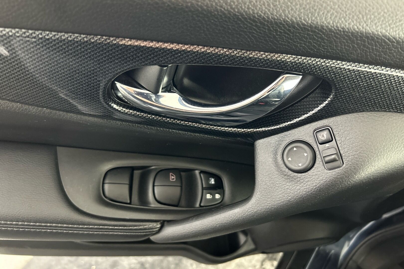 Nissan X-Trail iso kuva 23