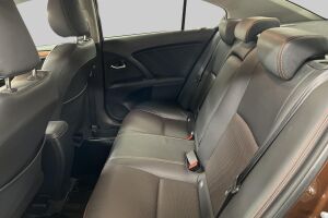 Toyota Avensis esikatselu 9