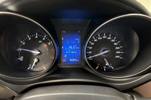 Toyota Avensis esikatselu 13