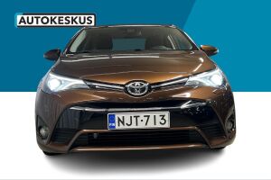 Toyota Avensis esikatselu 2