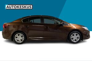 Toyota Avensis esikatselu 4