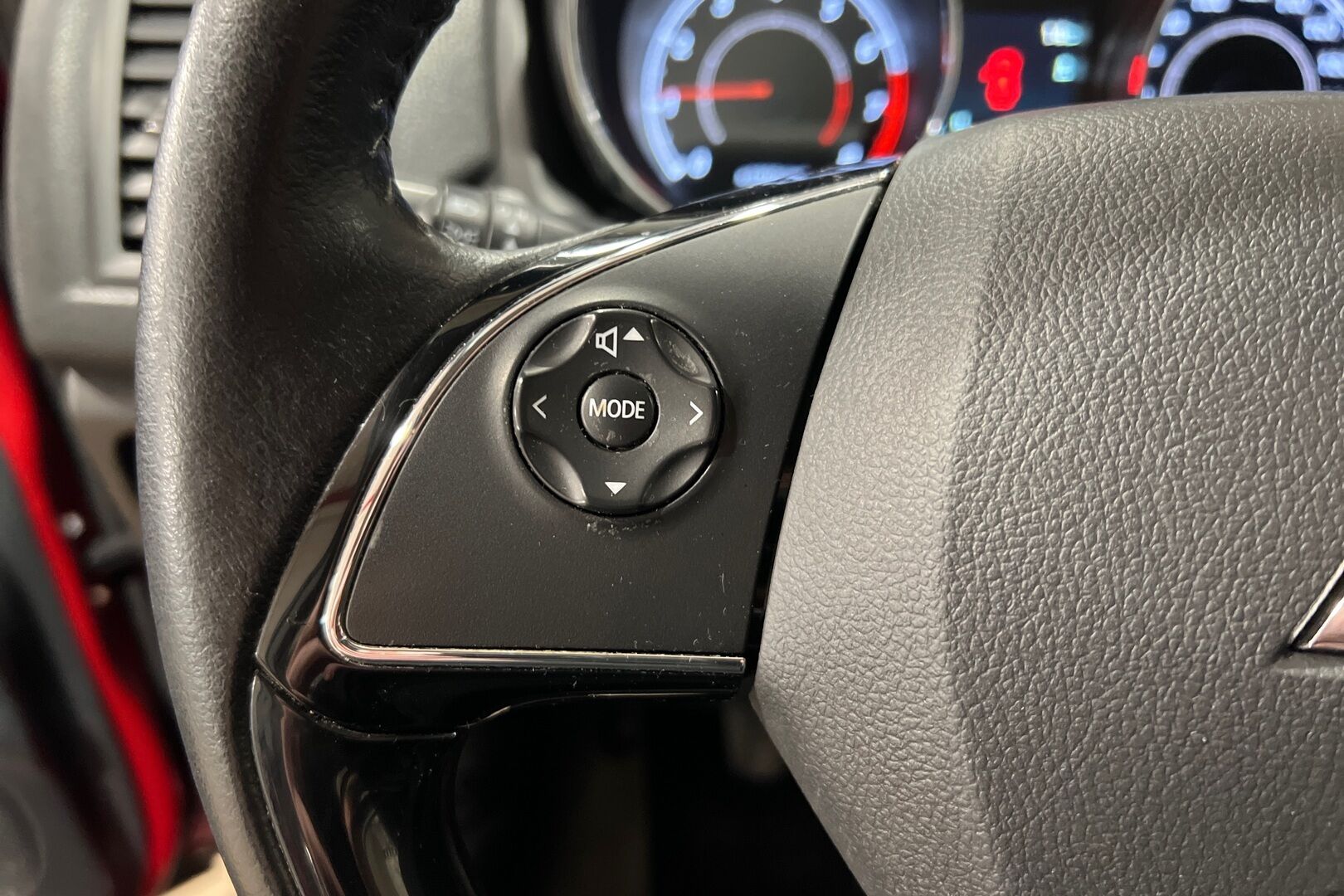 Mitsubishi ASX iso kuva 4