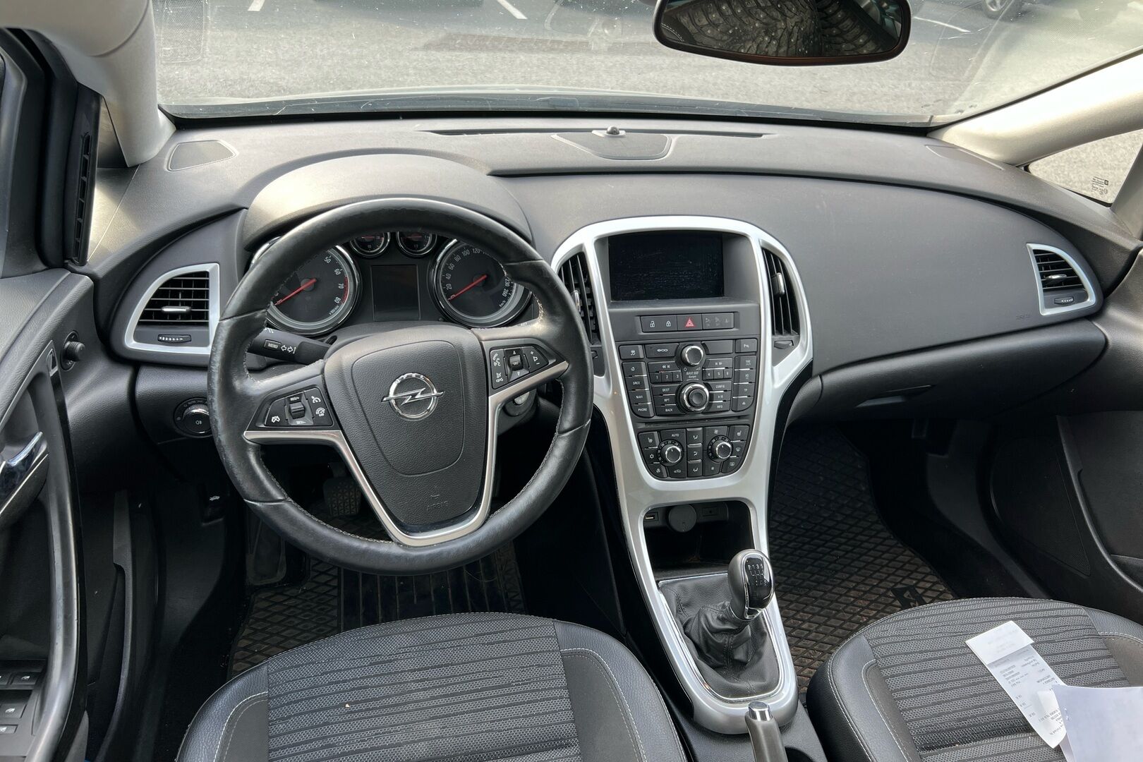 Opel Astra iso kuva 2