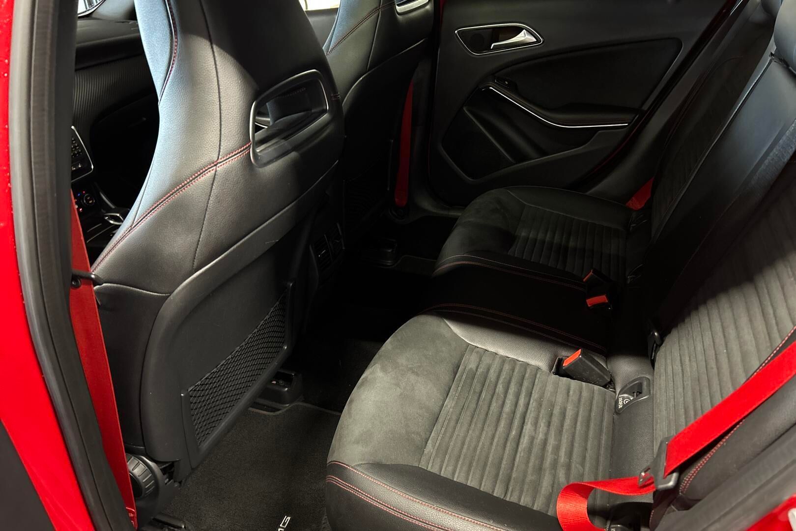 Mercedes-Benz A 45 AMG iso kuva 10
