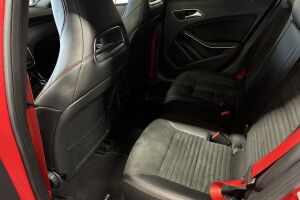 Mercedes-Benz A 45 AMG esikatselu 10