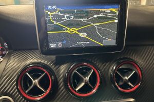 Mercedes-Benz A 45 AMG esikatselu 15