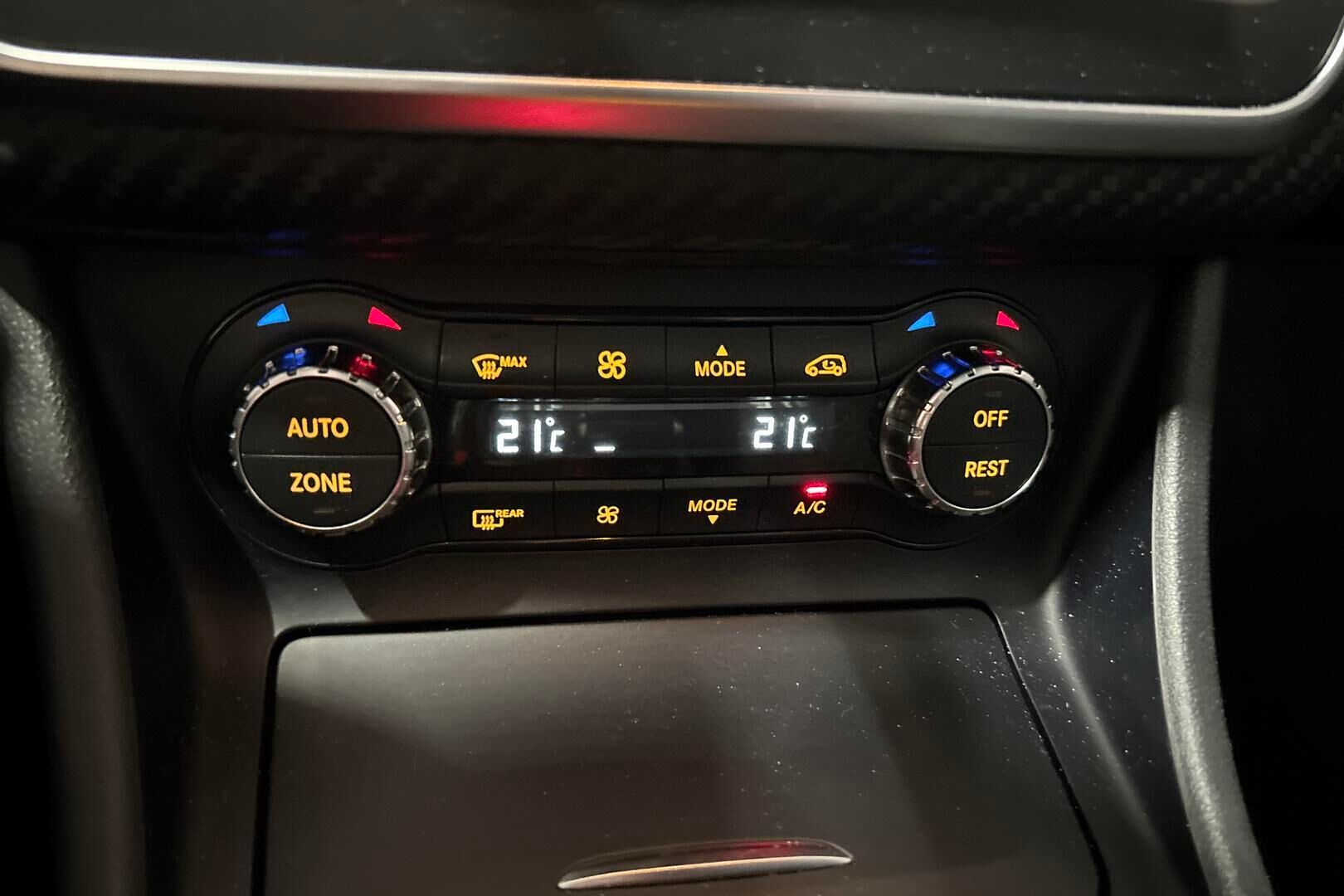 Mercedes-Benz A 45 AMG iso kuva 17