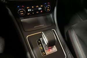 Mercedes-Benz A 45 AMG esikatselu 18