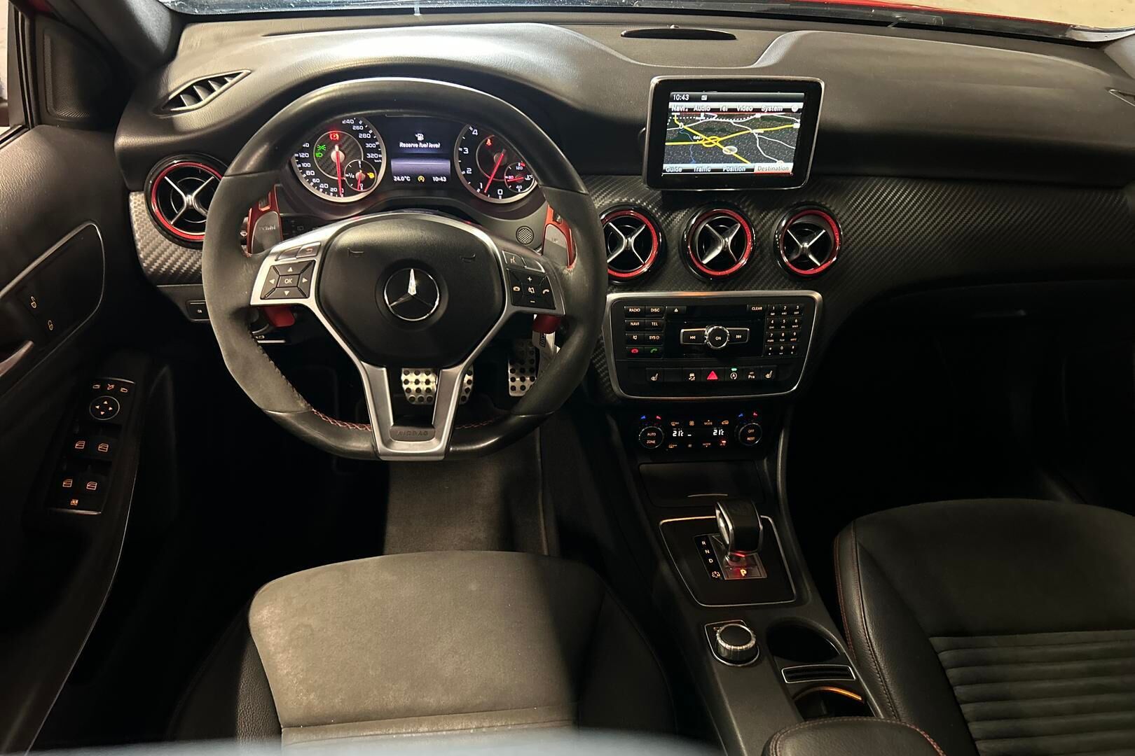 Mercedes-Benz A 45 AMG iso kuva 26