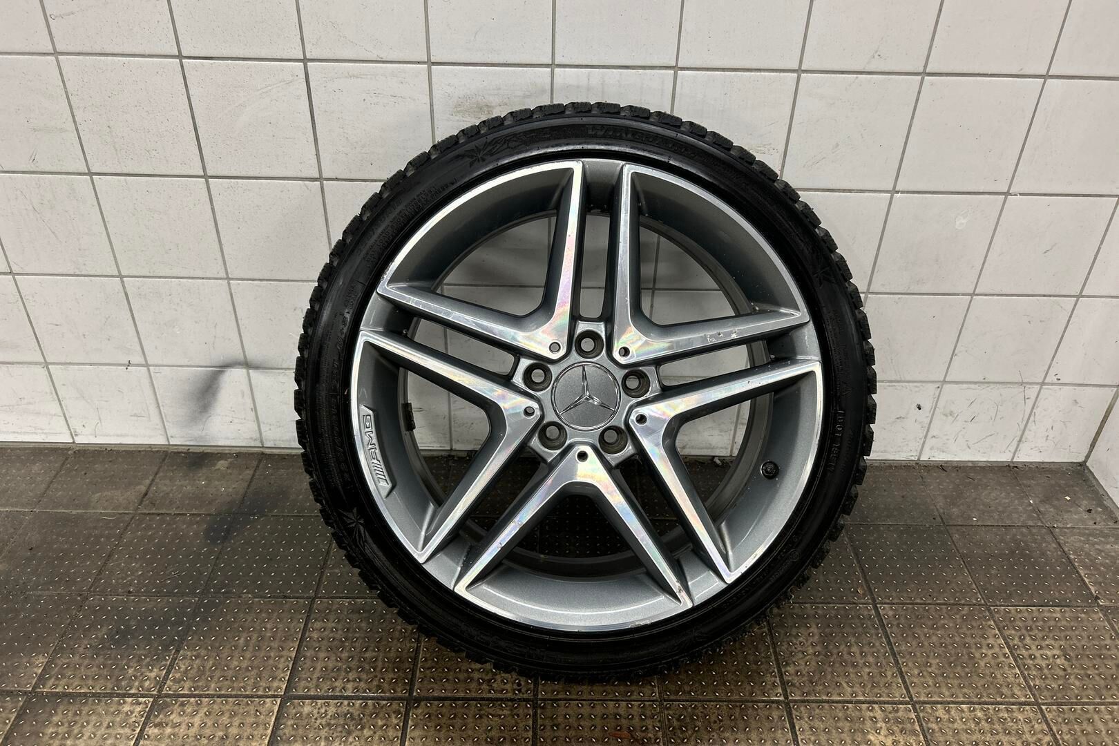 Mercedes-Benz A 45 AMG iso kuva 28