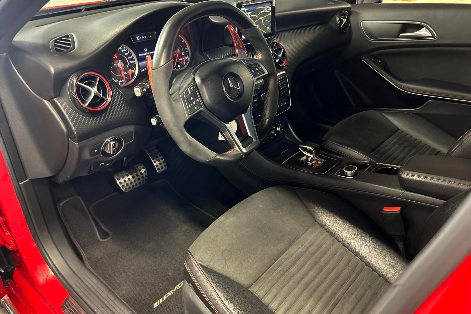 Mercedes-Benz A 45 AMG iso kuva 9