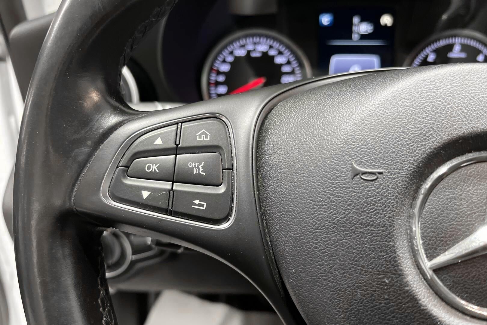 Mercedes-Benz C iso kuva 14