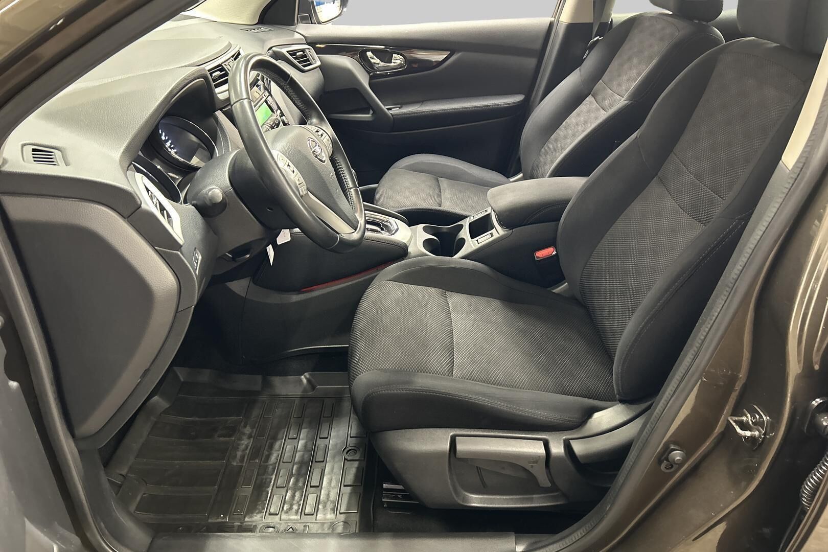 Nissan Qashqai iso kuva 9