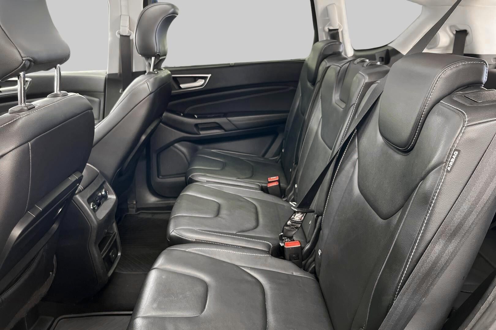 Ford S-Max iso kuva 10