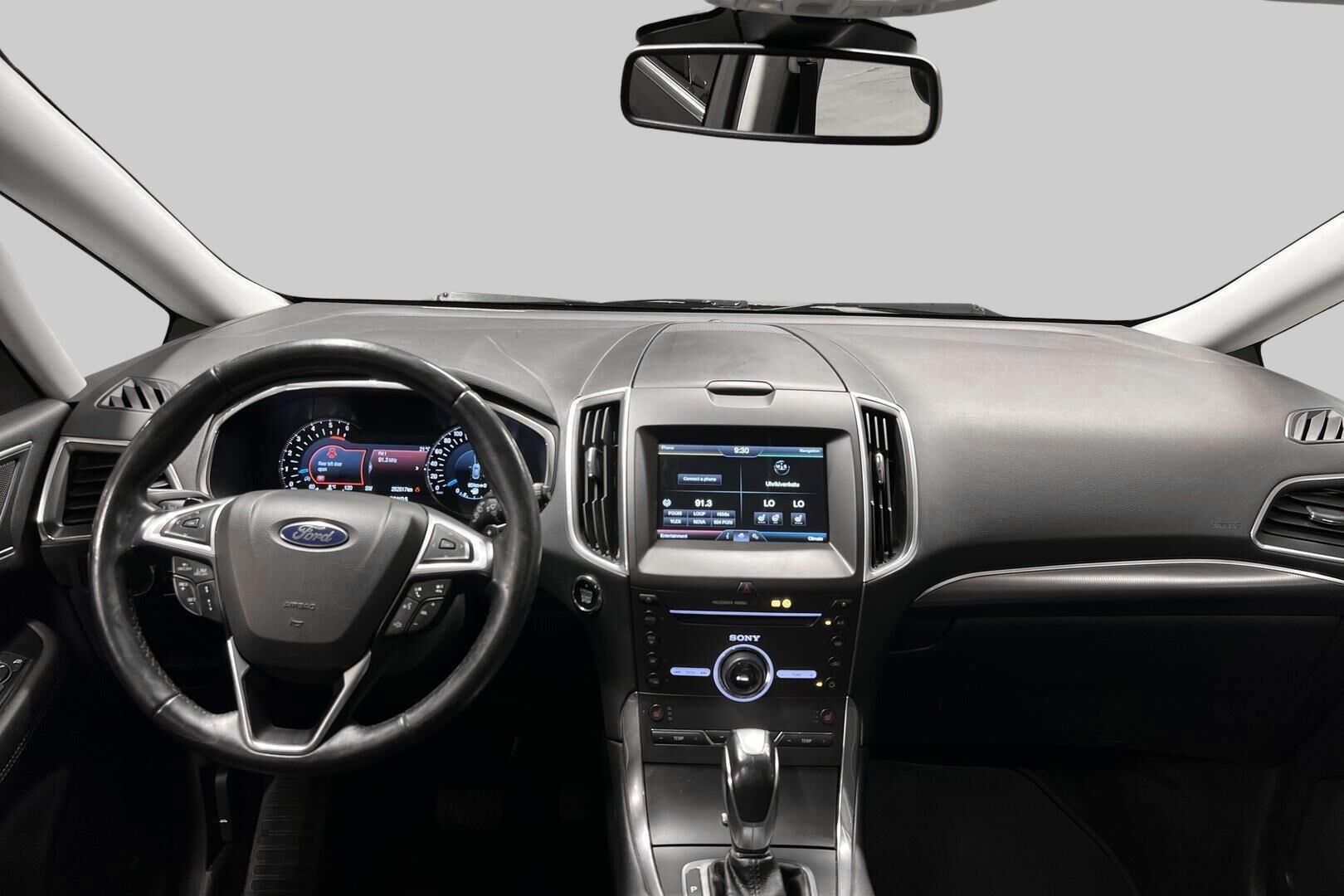 Ford S-Max iso kuva 11
