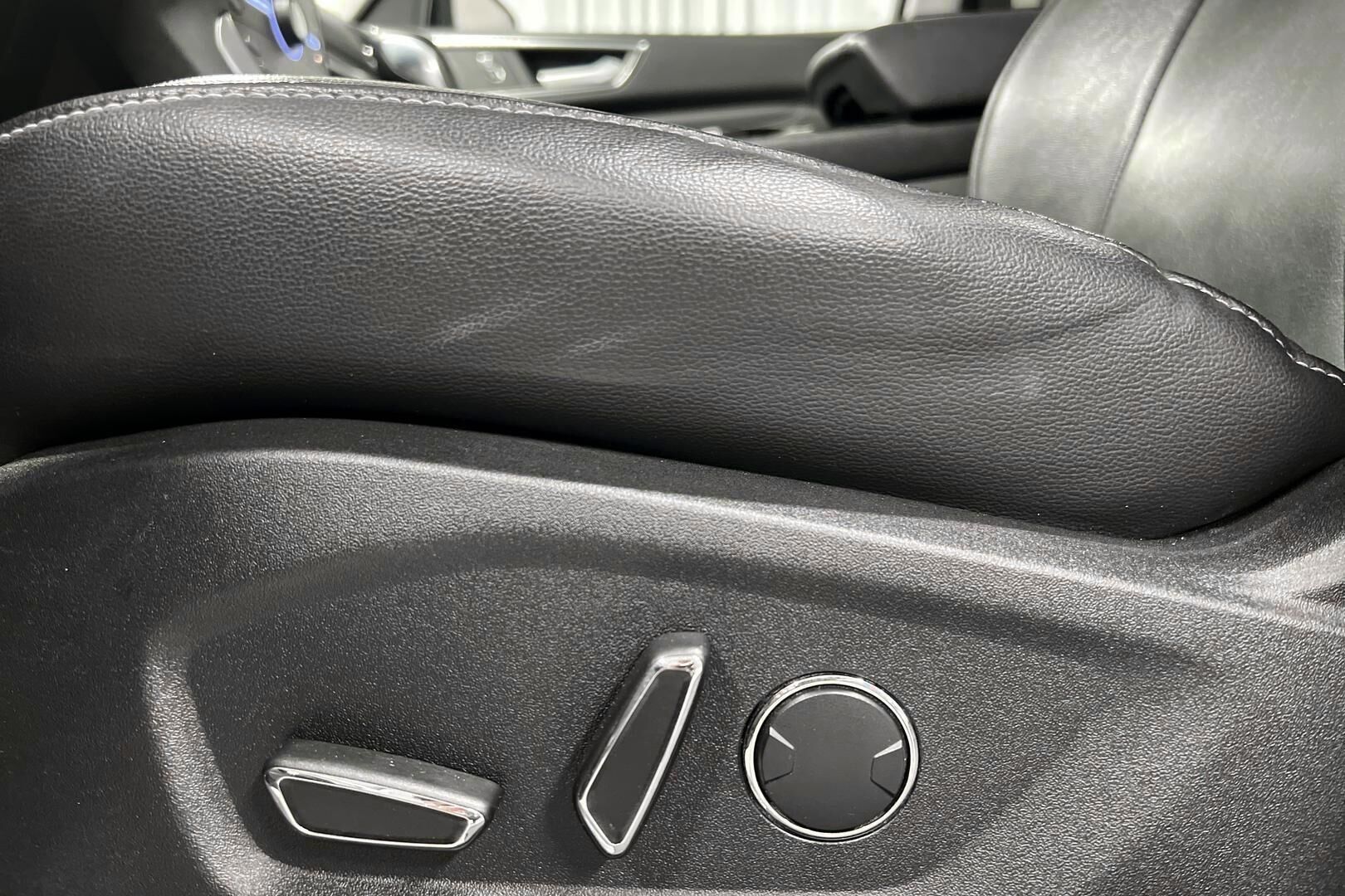 Ford S-Max iso kuva 15